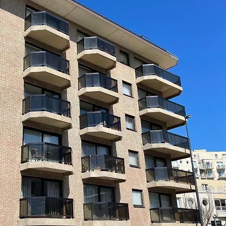 Apartment 4 P A 50 M De La *