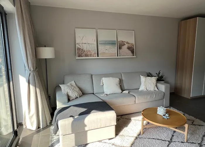 Apartament 4 P A 50 M De La *